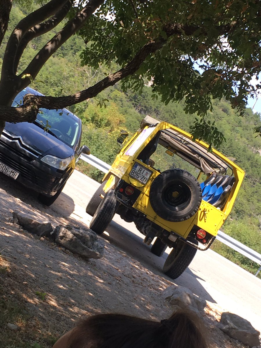 ftstsaintpowell's tweet photo. #plottwist2 a jeep that took us up the mountain for the zip line https://t.co/3IQOODIQyF