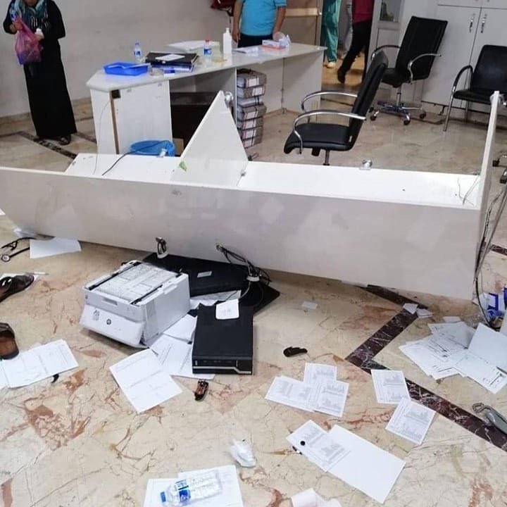 Bakın bu terördür. İnsanların gece gündüz canını kurtarmaya çalışan sağlıkçılara karşı bir terördür. Kamu malına devlete karşı yapılmış bir terördür. Peki bunu yapanlara ne olacak? Devletin bir hastanesine doktora hemşireye sağlık personeline bunu yapanlara ne olacak?