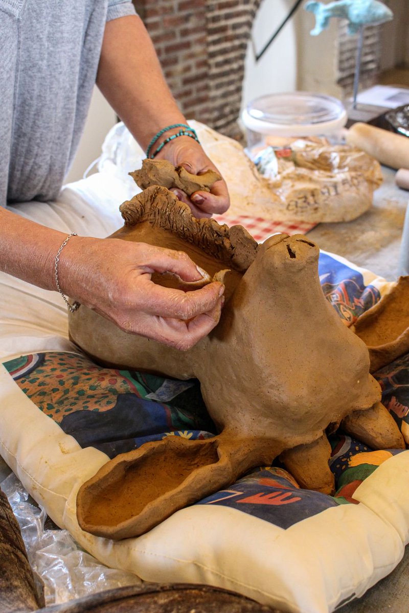 Ben je een keertje in de buurt van de molen... loop dan eens binnen bij House of arts Woerden! Onder het genot van een kop koffie of thee verteld Heleen je graag over haar werk en dat van de andere exposanten!