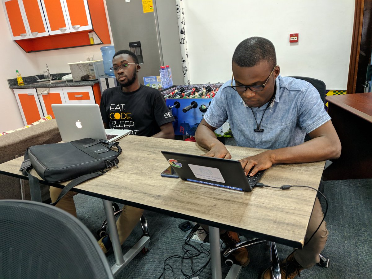 samueletsiakoh's tweet photo. Ongoing: Unblocking session with the Mobile Web Specialist Challenge 2.0 

#ALC4AccraMeetup #150DaysOfALC4 #gtlevents #ALCWithGoogle  #GrowWithGoogle #mobilewebspecialist
@auwalms @Andela_Ghana https://t.co/XA3HBF78vU