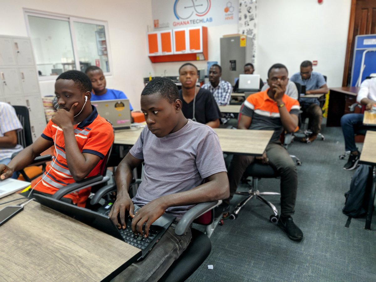 samueletsiakoh's tweet photo. Ongoing: Unblocking session with the Mobile Web Specialist Challenge 2.0 

#ALC4AccraMeetup #150DaysOfALC4 #gtlevents #ALCWithGoogle  #GrowWithGoogle #mobilewebspecialist
@auwalms @Andela_Ghana https://t.co/XA3HBF78vU