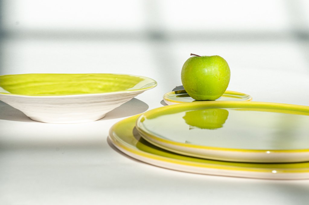 jschatzstudio's tweet image. Granny smith reflected in the generously sized dinner plates from our JS 158 Tableware collection glazed in olive. #jschatz #greentableware #thisiswhathandmadeis