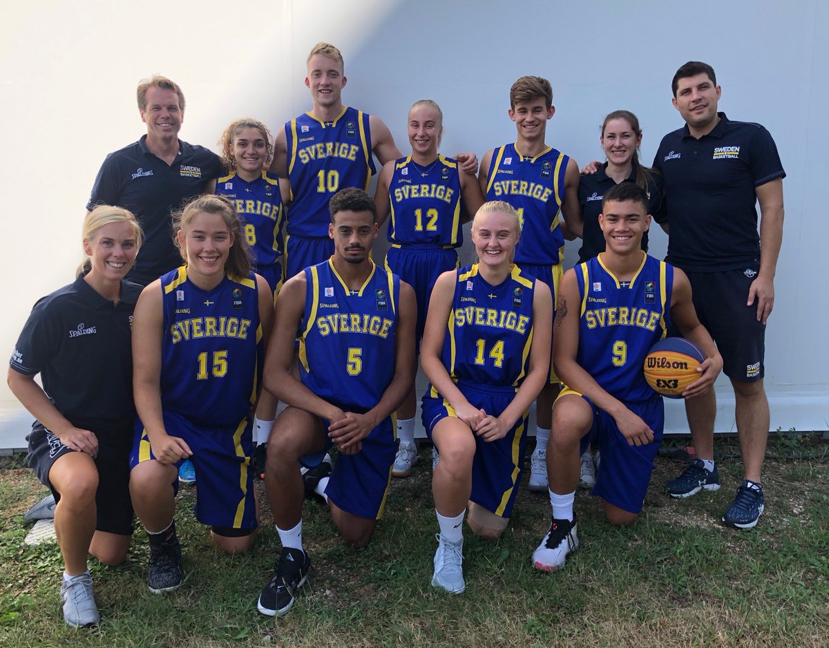 basketse's tweet photo. De svenska U18-landslagen i 3️⃣✖️3️⃣ är på plats i franska Voiron för att försöka ta sig igenom ett stentufft EM-kval under helgen. 🇸🇪🏀 #FIBA3x3 #3x3se 

➡️ Läs mer: https://t.co/3oqPkBW6qY https://t.co/IdJoTomkPt