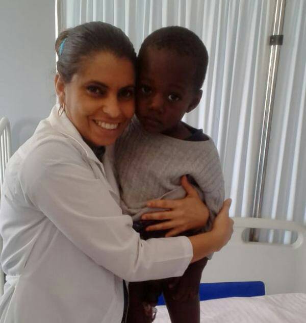 SaludDPinar's tweet photo. #CubaPorLaSalud los médicos cubanos llegan hasta los lugares más rurales y peligrosos, donde habitan las personas más necesitadas por este servicio. #Bosolnaro miente una vez más contra #Cuba seguimos brindando amor, solidaridad a los demás países hermanos #CubaCoopera… https://t.co/Hef9qEcot8