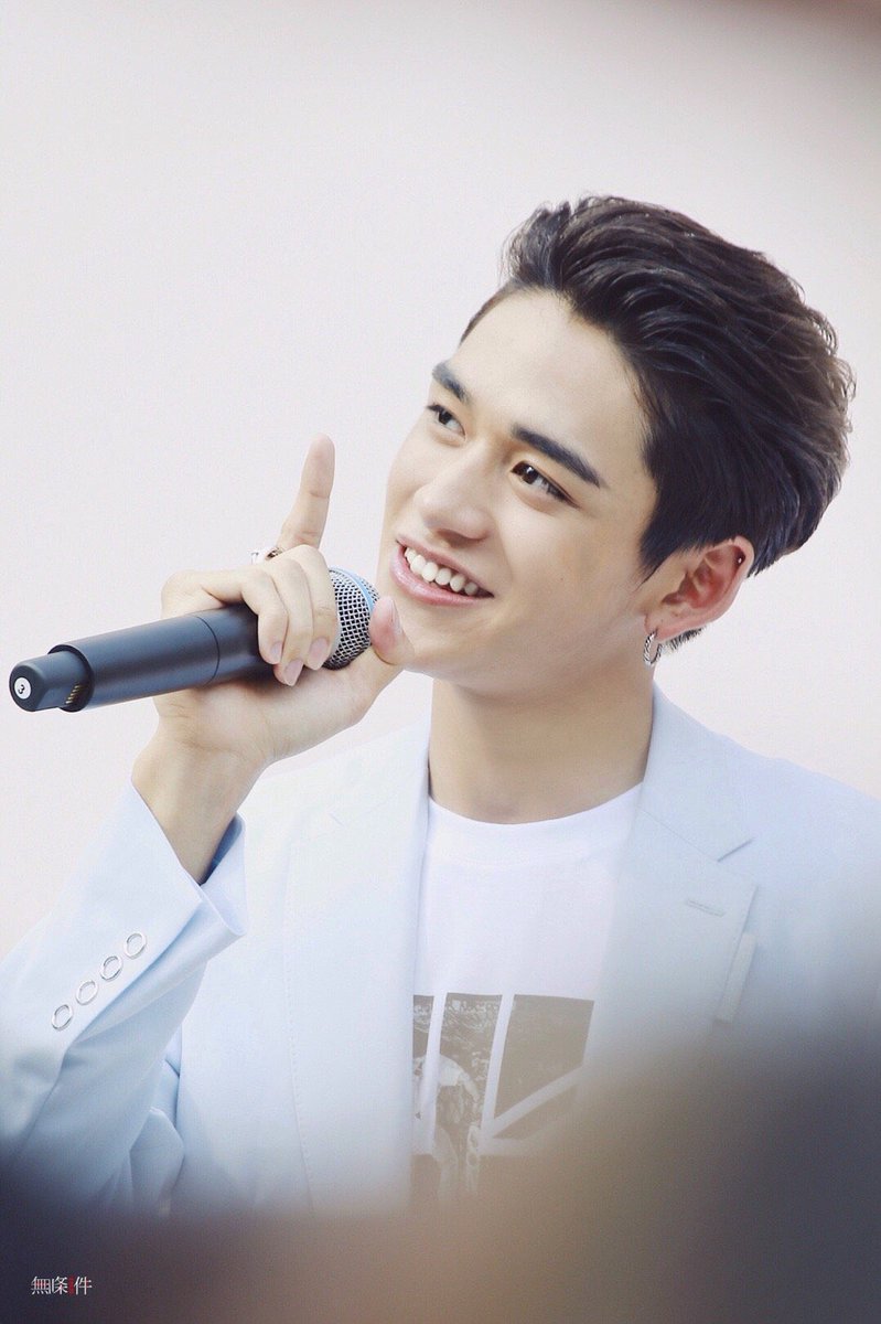 Unconditional03's tweet photo. #루카스 #LUCAS #黄旭熙
 #WayV #威神V #WeiShenV 
190731 🍬🍬 https://t.co/0aL8XTK4yY