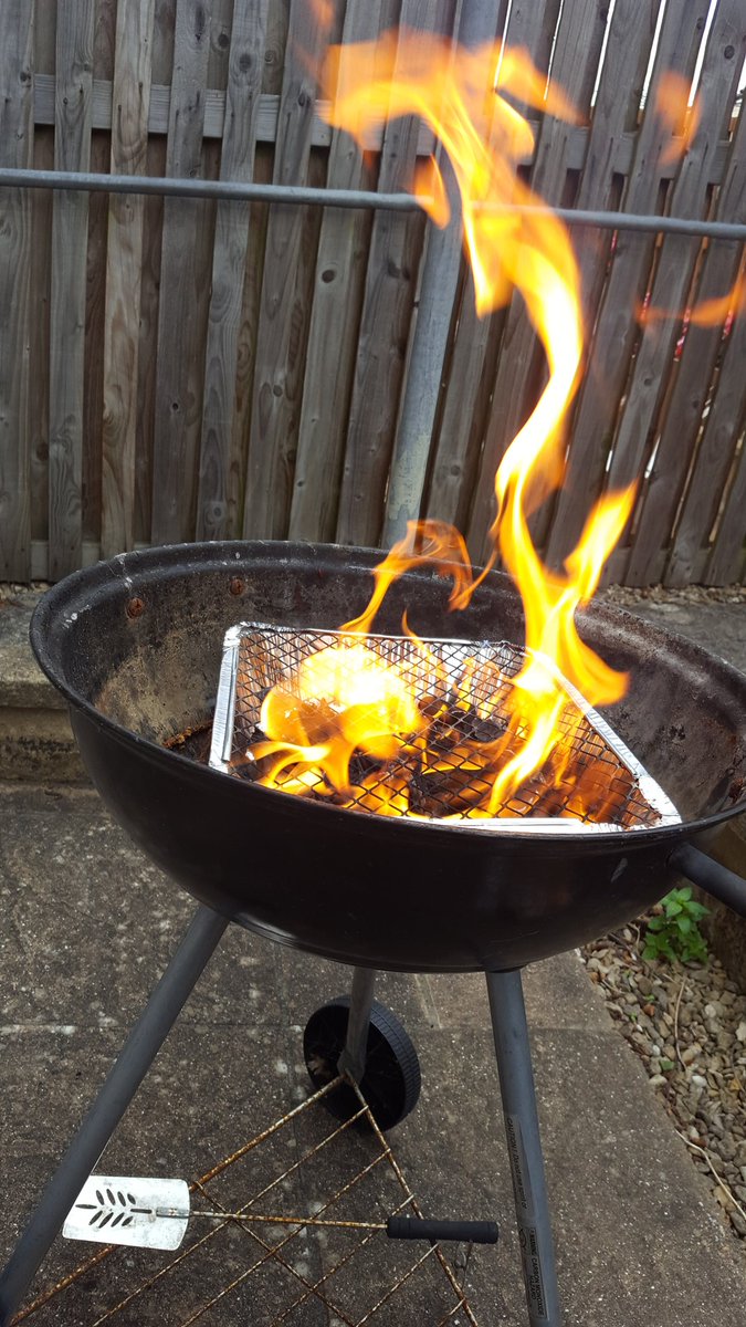 LukeJRAnime's tweet photo. Had a lovely BBQ yesterday. The flames were pretty so I photo'd them. https://t.co/kcUEzVM5uu