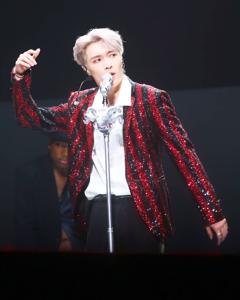 Its__Raining__'s tweet photo. My Sheep and my bee🐑🐝
#laygrandline_nj
#GrandLineThe1stConcert
@layzhang https://t.co/oHWLM19FKZ