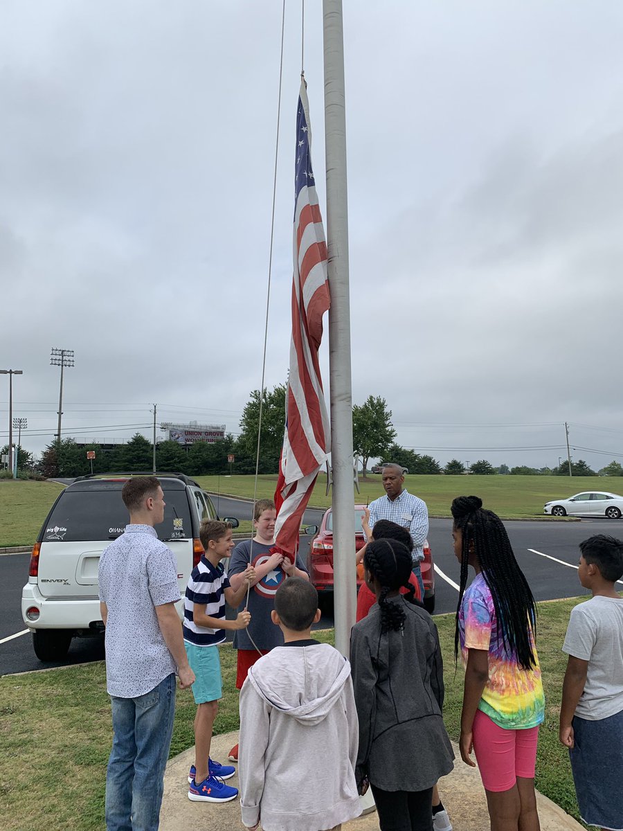 leela_varian's tweet photo. @eastlake_hcs Flag Crew being trained by @UGHS_Wolverines on flag procedures and processes. They beamed with excitement to be chosen for this responsibility! #ExpectHonor @jenlaughridge https://t.co/DvmgdcYjdR