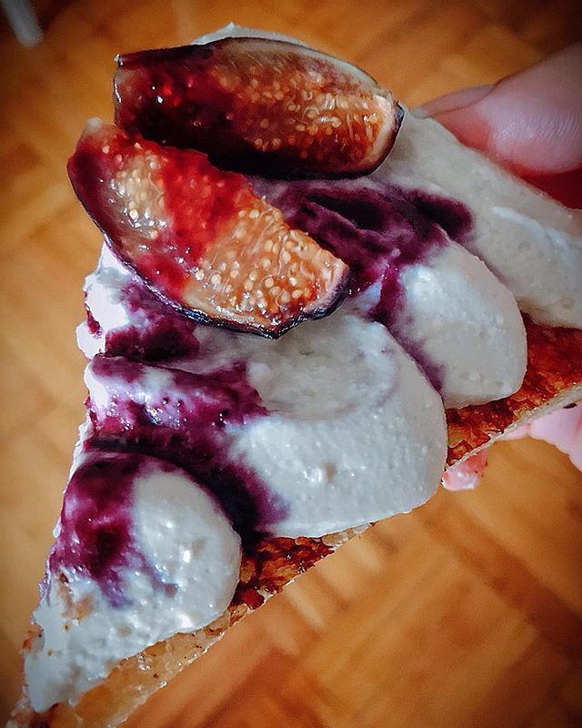 bc2destiny's tweet image. Kubaneh bread with brown sugar ricotta, figs and blueberry syrup.
.
I recommend going to @kfar_cafe by 8 a.m. if you really want to try their babka, borekas or rugelachs.
.
#kfar #cafe #kubaneh #ricotta #figs #blueberries #alldaycafe #yumyum #simplejoys … ift.tt/2OEzdvT