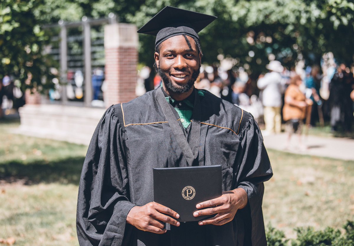 BoilerBall's tweet image. Two years ago, he made a promise. Today, he made good on his word. 

A 2017 All-American and Academic All-American now has his degree. 

Congrats to the @SacramentoKings @calebswanigan50 on your graduation from @LifeAtPurdue. 

#Purdue / #ProBoilers  🚂