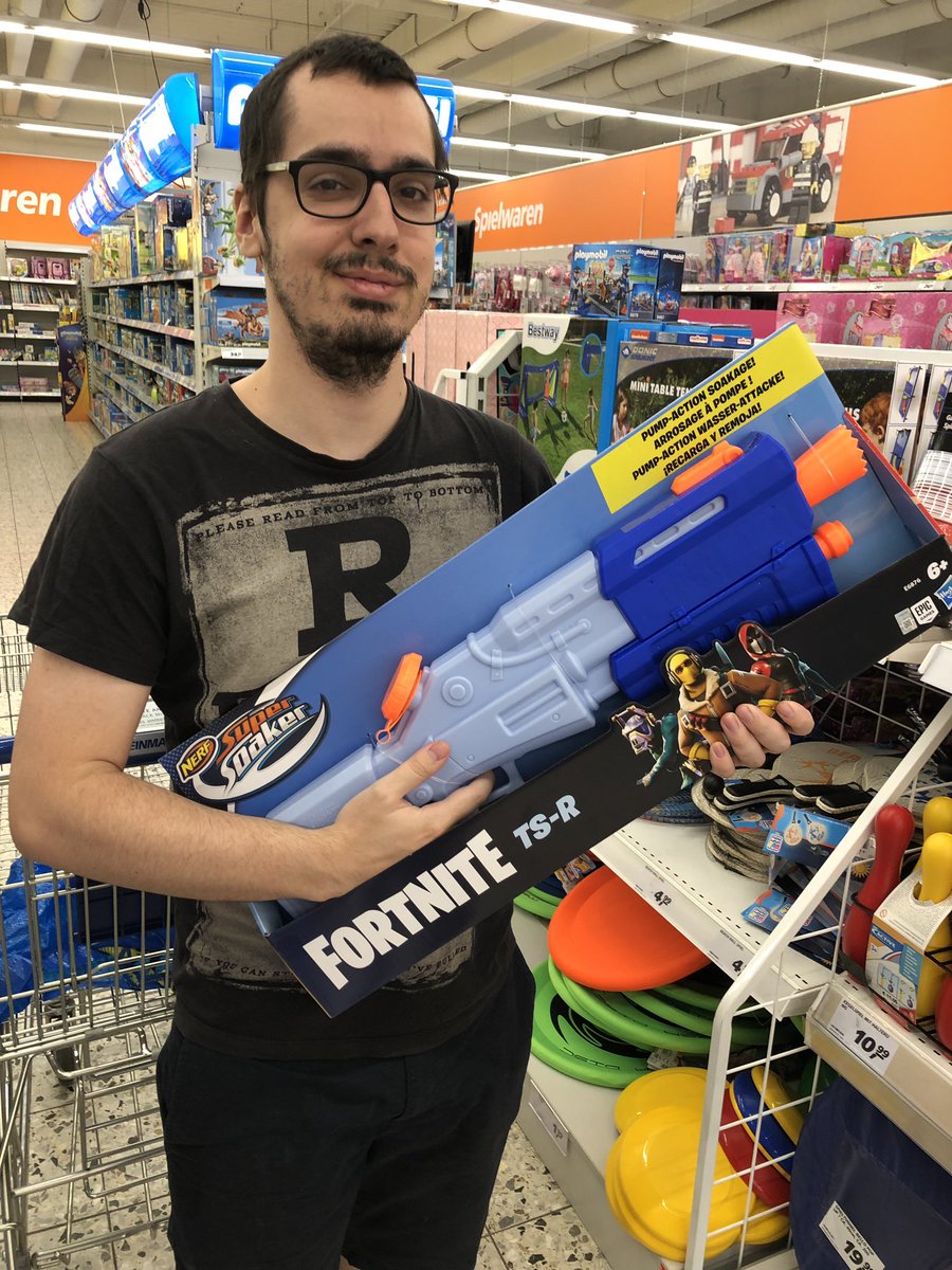 ItsMacau tweet media