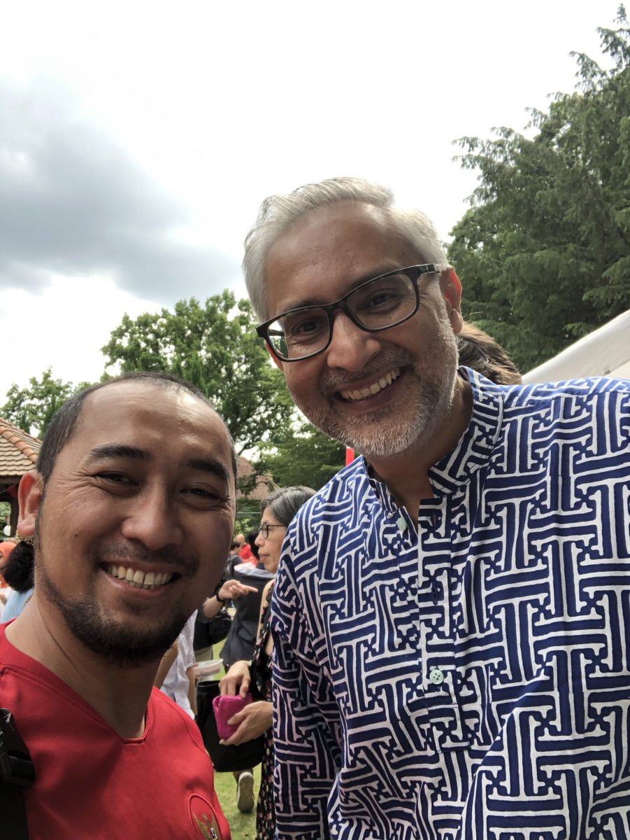 Have been observing his significant effort in tightening UK-Indonesia friendship, then coincidentally have an opportunity to meet him in a celebration of Indonesia independence day. Saya sangat bangga sekali Pak <a href="/MoazzamTMalik/">Moazzam Malik</a>. Terima kasih.
#UKRI70 #greatfriendship