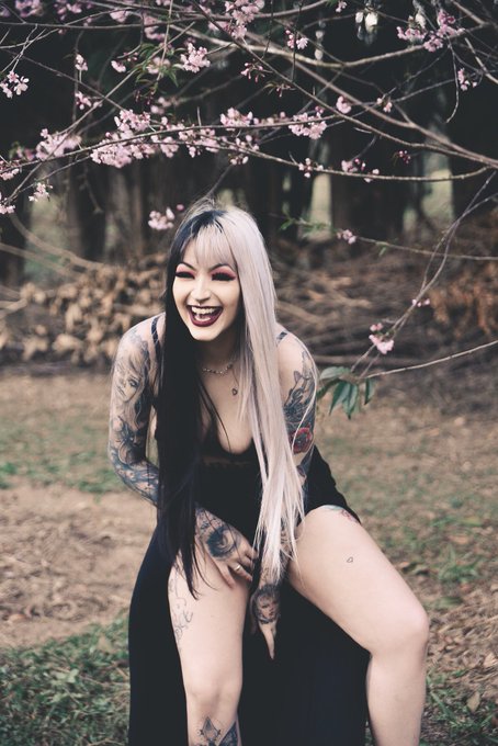 as fotos de ontem ficaram ótimos ?
(eu realmente não sei o que eu tava fazendo ahuahsudhdjdjsihsjsj)
