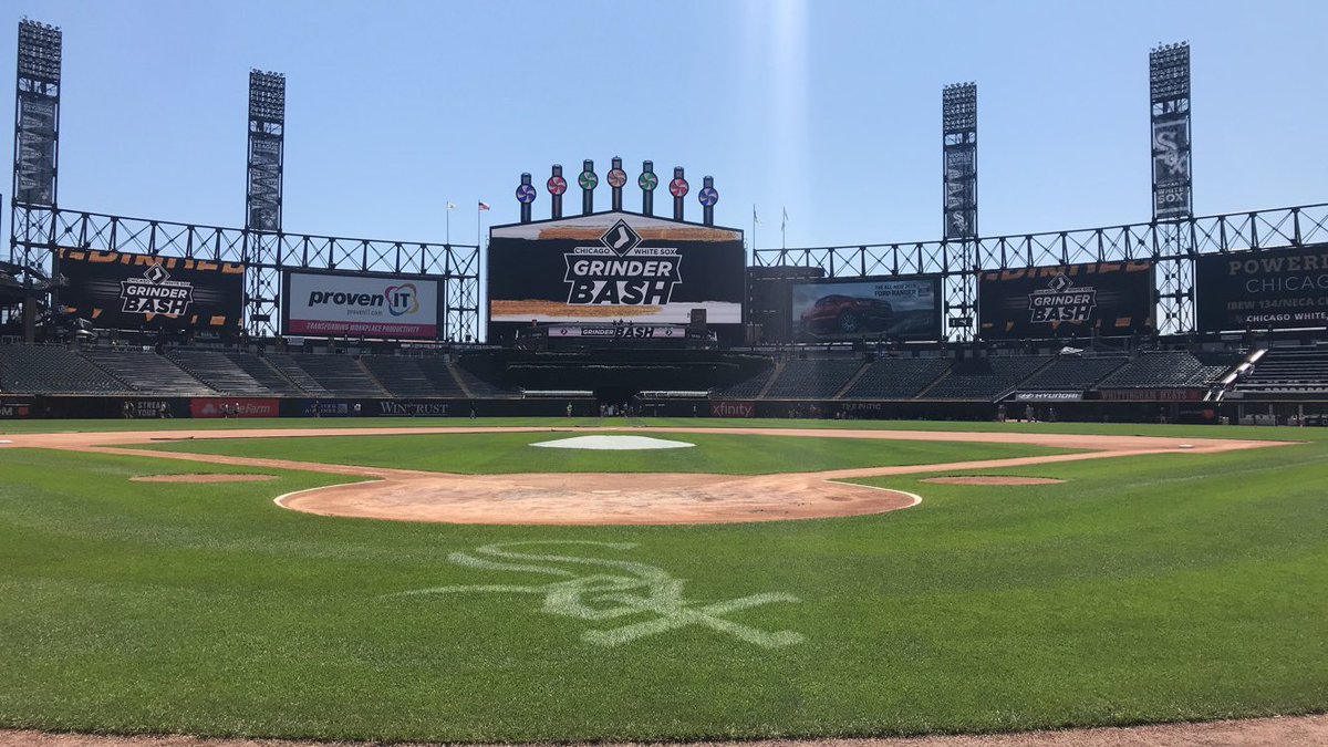 SoxOn35th's tweet photo. Our @NonnieJonnie is reporting live from #SoxGrinderBash! Check out our Instagram story (@SoxOn35th) for a behind-the-scenes look at Guaranteed Rate Field.
Link: https://t.co/R6aAHCxwCb https://t.co/NsnWgPaFGx