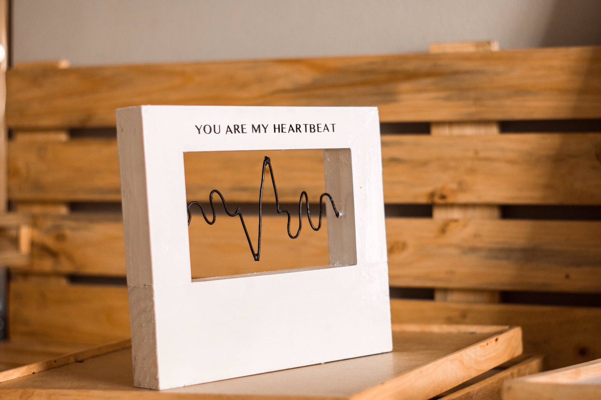nias_nyalada's tweet photo. Imagine your crush is a doctor/student and you buy them this table art... Just imagine 😍
#TwitterGulio #Crushthings https://t.co/8JfamApNe5