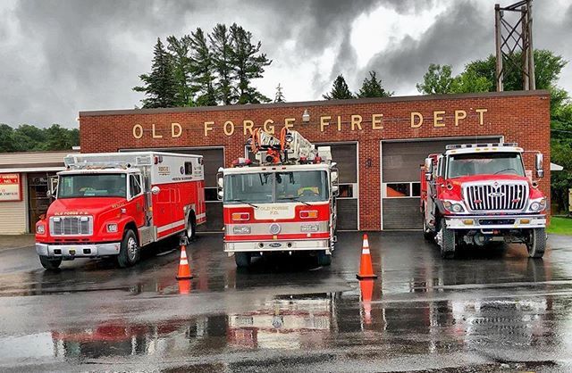 BomberoDesigns's tweet photo. Nice one from @jackhaley42
・・・
Old Forge FD
#bomberodesigns #911firerescue #firephotographer #firefighters 
#firefighting_obsession  #firnatine #fire_and_police  #EAFD #kempterfirewire #firefightermemory #americanfireapparatus #firefighterheros #fire… https://t.co/HZS0mwRsDK https://t.co/tksLgSY9Hj