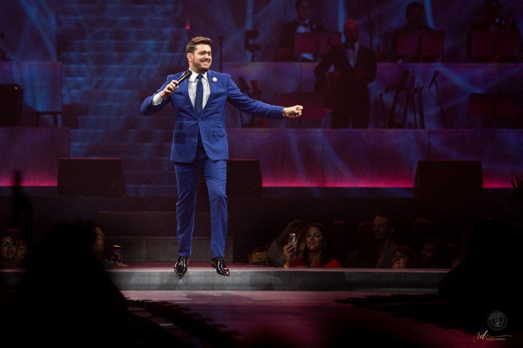 . <a href="/MichaelBuble/">Michael Bublé</a>  lit #Ottawa up this past Tuesday. Check out our 🖋 by <a href="/brianvince2/">brian vince</a> and 📸 thanks to <a href="/reneedoiron/">Renee Doiron</a> #welovelive #michaelbuble     soundcheckentertainment.ca/michael-buble-…