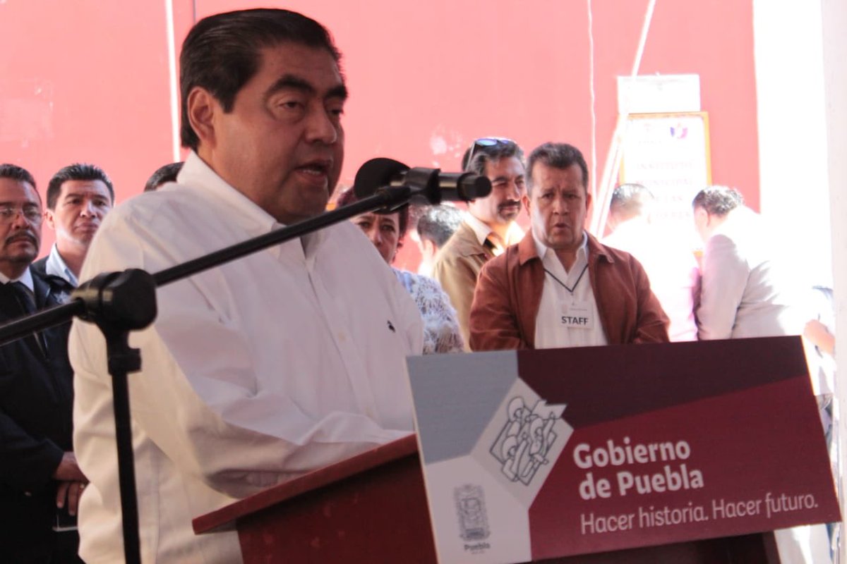 Gob_Puebla's tweet photo. “Que los delincuentes no midan fuerzas con la autoridad, habrá una coordinación muy perseverante que debe devolver la paz a las familias y a los comerciantes”: @MBarbosaMX https://t.co/Ne8ZnjyPoH
