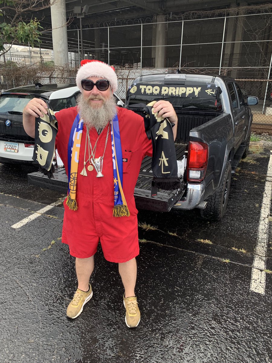 SantaUnited's tweet photo. We outchea selling scarves and raising money for @soccerstreets in the rain. #TooDrippy for sure. https://t.co/MyTGsF6L6u