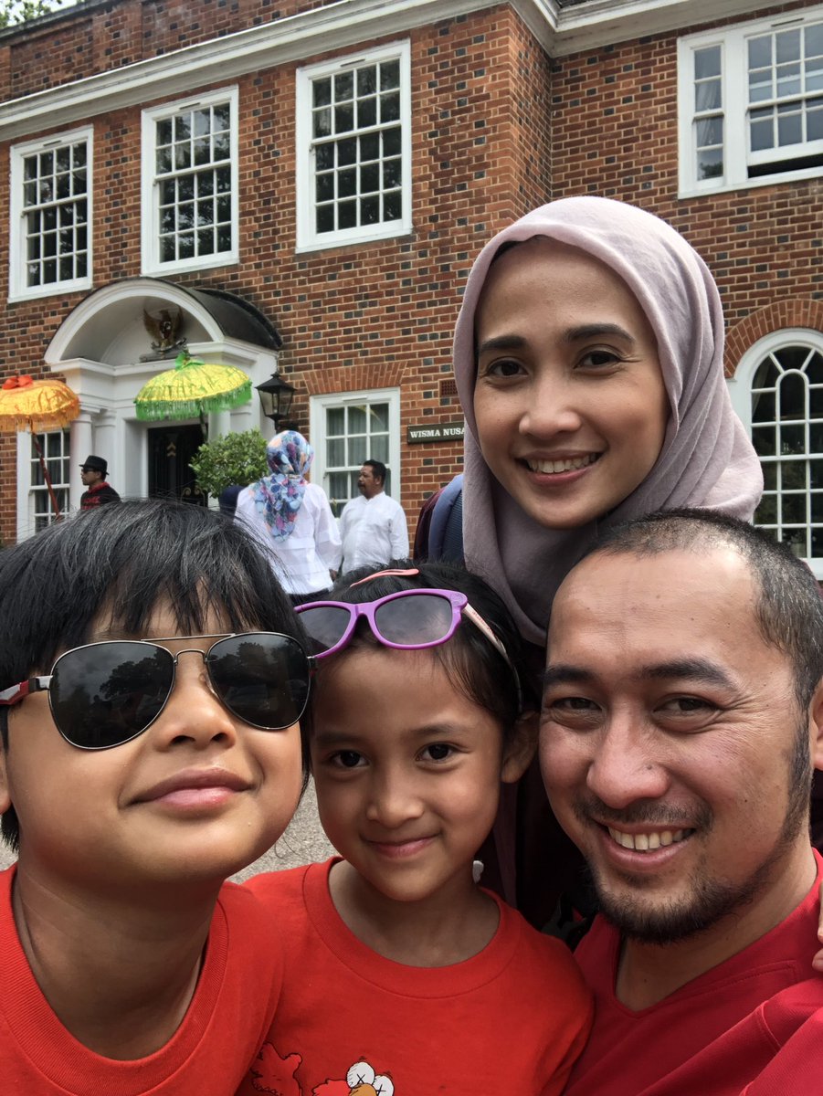 Touch down Wisma Nusantara.. Akhirnya merayakan Hari Kemerdekaan RI di sini. Banyak makanan &amp; pertunjukan khas Indonesia.
Alhamdulillah.. 
#DIrgahayuRI74