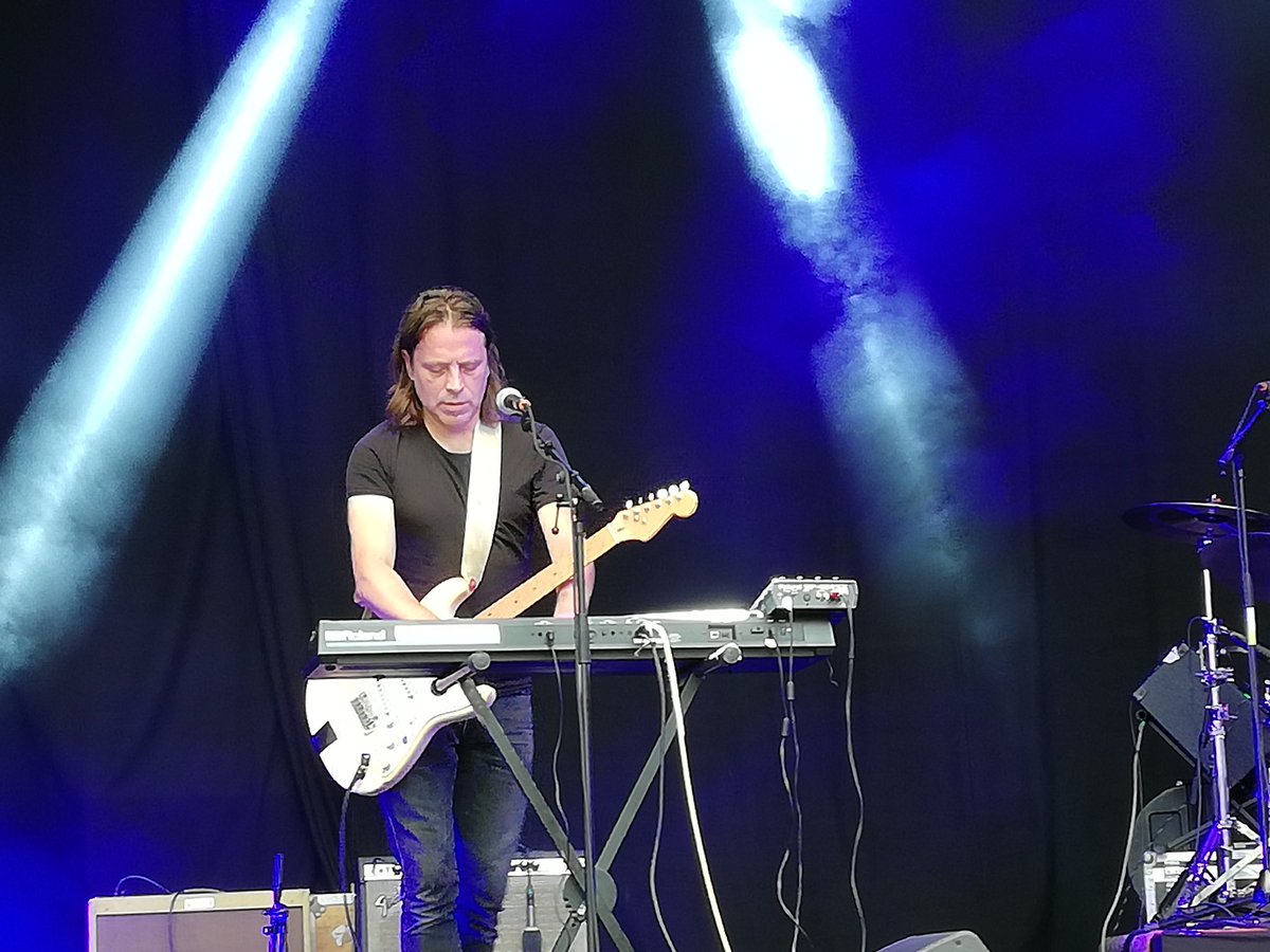 Markec's tweet photo. Broeierige woestijnblues, dark grooves, funk from hell of toch de kelder. Verschroeide aarde. Wat was dat jom! #CrayonSun @ #Dijlefeesten2019 // #AldoStruyf /jammer dat er zo weinig volk was. https://t.co/cBwxC3KLLz