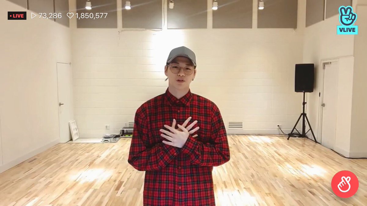 bam_vina's tweet photo. It’s Sunday again tomorrow
I’m excited for another Surprise Vlive

❤️😍

#강다니엘 
#KANGDANIEL https://t.co/SrgyTGjWi7