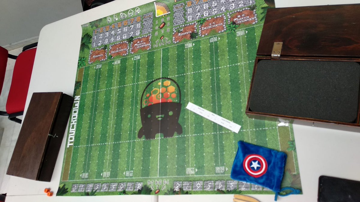 m_hexagonadas's tweet photo. Mañana concurrida en @LaRutaCj para empezar nuestra jornada de partidos del "I Torneo #Chocobowl🦑 de #BloodBowl 🏈
¡Todavía tienes toda la tarde para acercarte y disfrutar de los enfrentamientos entre los 28 equipos participantes!
#HuelvaJuega a #Minis https://t.co/xdnAnP4weI