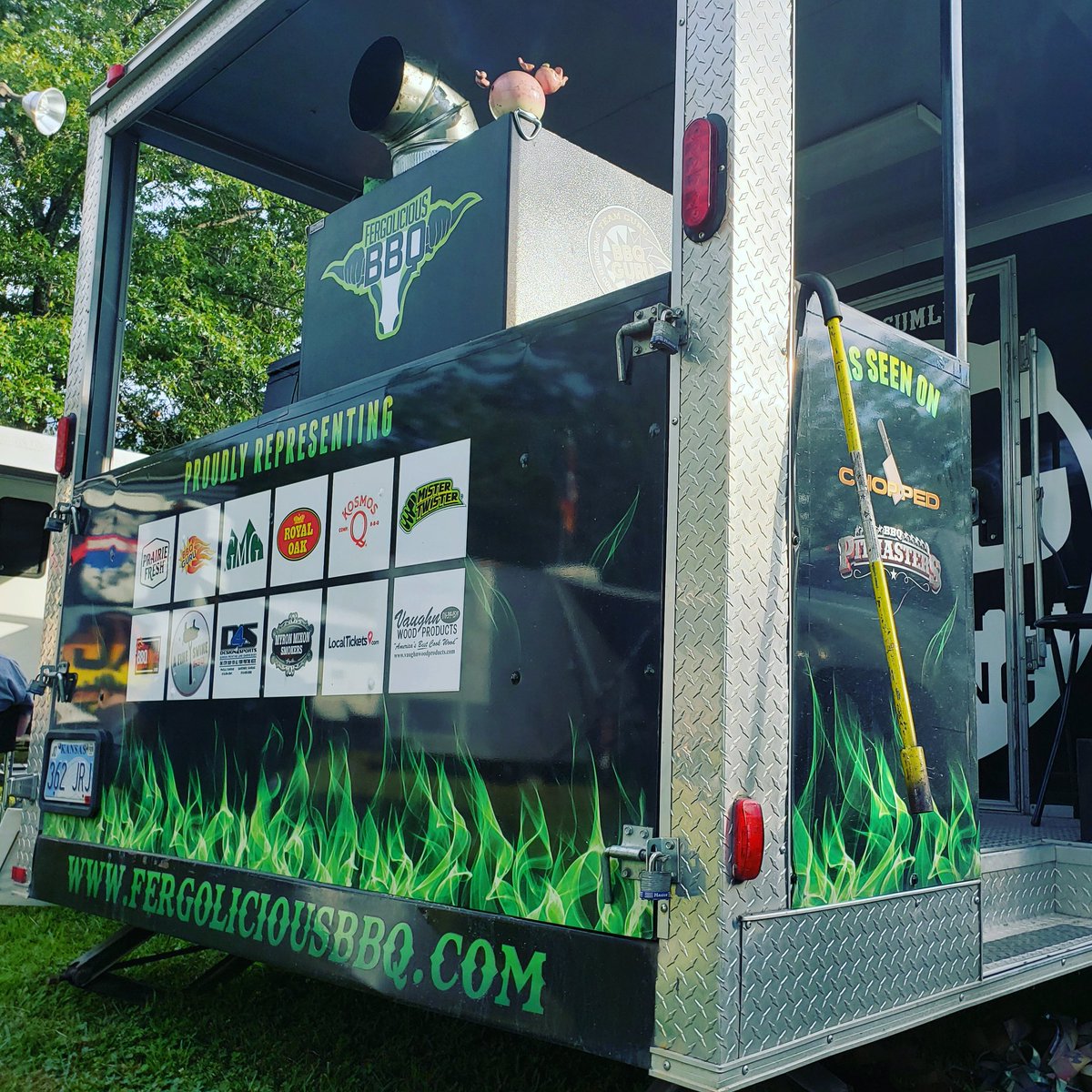 FergoliciousBBQ's tweet photo. Rockin & rollin here in Laurie, MO. The @MMSmokers G33 reporting for duty! Good luck errbody!
#RubSumLUV #bbqlife #bbqfamily #bbqnation #kcgrillingco #kcbs #royaloakcharcoal #myronmixonsmokers #nomercysweeptheleg #kcgcdojo https://t.co/QCXG5B408r