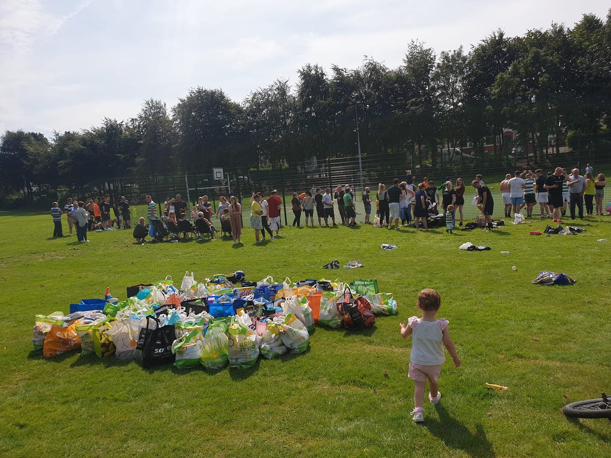 Local guy organised a football tournament for the <a href="/WDFoodbank/">WDFoodbank</a> today what a turnout well done <a href="/Castlehill19/">Castlehill</a>