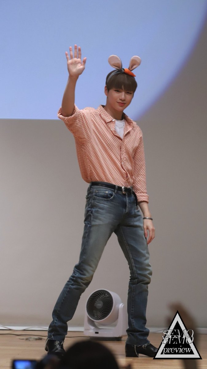 semosemo961210's tweet photo. 상암 팬싸 프리뷰 190803

#강다니엘 #KangDaniel https://t.co/Ot69TUdF5I