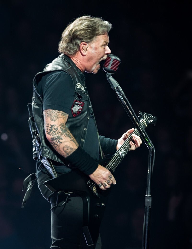 Happy birthday to the best front man/rhythm guitarist in the game James Hetfield.     