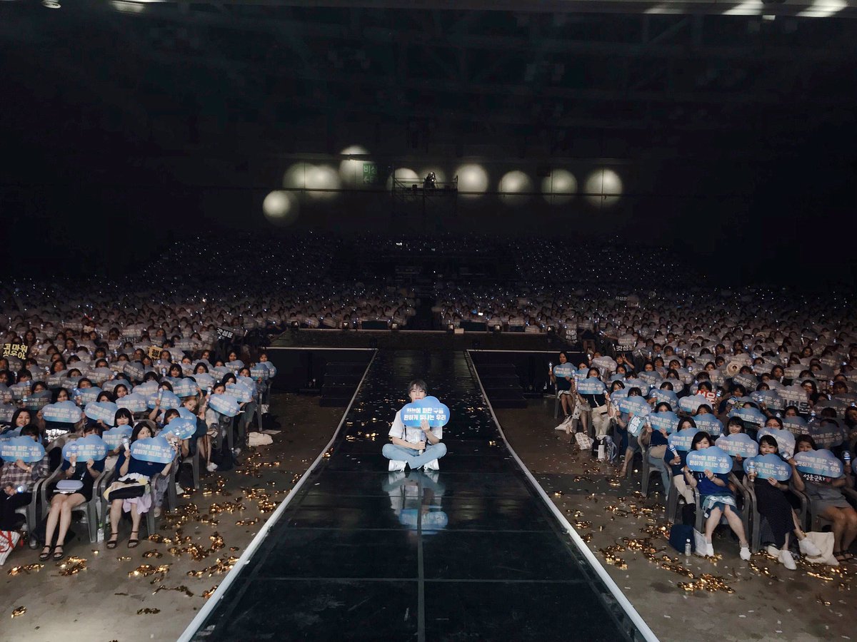 [☁]

하성운 1st Concert 'Dive in Color' in BUSAN이 종료되었습니다!
하늘과 함께 하는 모든 순간이 행복이고 감동인 구르미💜 언제나 성운이와 함께해주셔서 감사합니다 사랑해요 하늘💙

#하성운
#HASUNGWOON