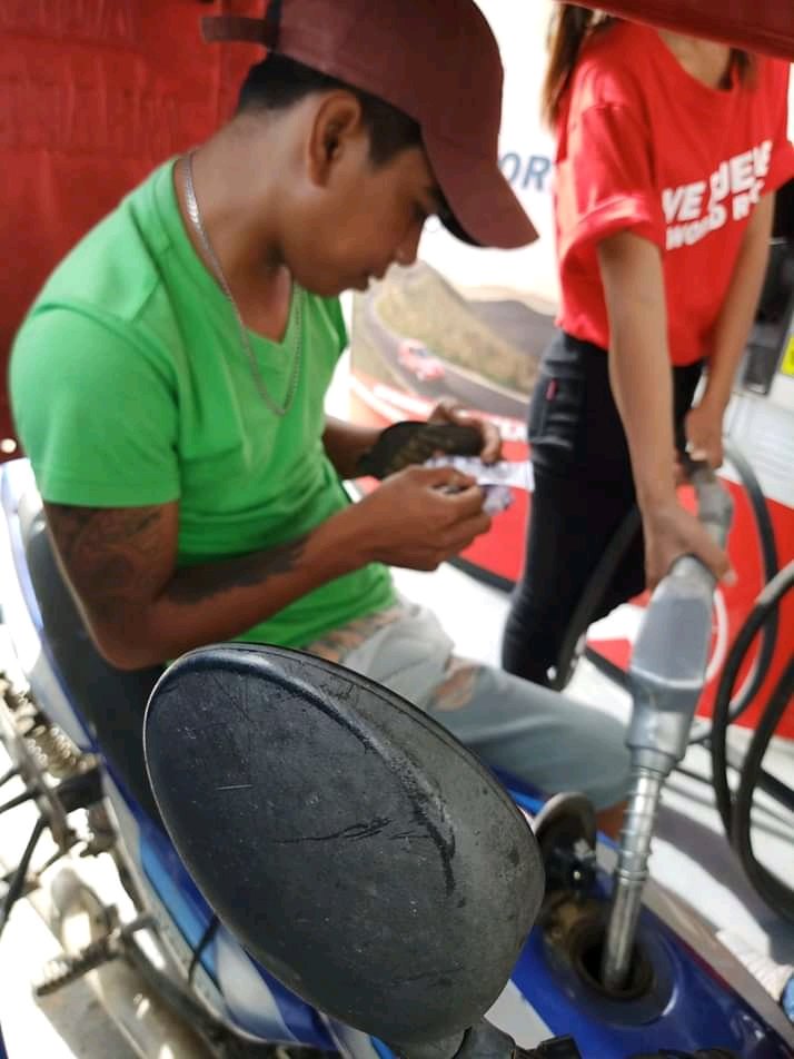 kai_manong's tweet photo. Caltex fuels your engine with techron. Opo, pagas up na sa Caltex para mas maalagaan ang makina mo at ang kapaligiran natin.

Sa bawat litro, piso ang pupunta sa aming proyekto: Project VAMMP.

#RHS_CaltexFYS https://t.co/YRW2UM3Fip https://t.co/bmS8k6bt6v