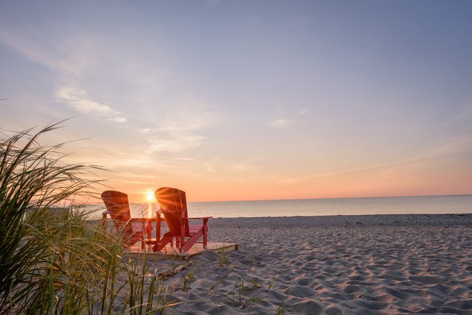 Canada's tweet photo. Have you seen these #redchairs in Canada’s National Parks? They offer visitors a chance to take a break and connect with @ParksCanada’s beautiful surroundings. Share your own pics from the chair with the hashtag #sharethechair! https://t.co/4exjgAqO4A