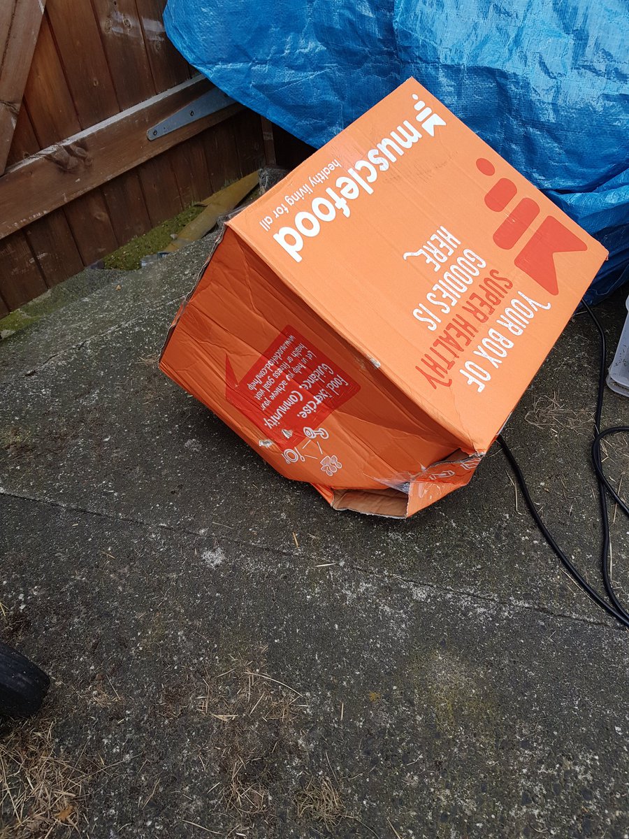 karenrycroft's tweet photo. @YodelOnline @MuscleFoodUK not happy having my delivery flung over my back gate at of 6ft in height https://t.co/JmhBklNv66