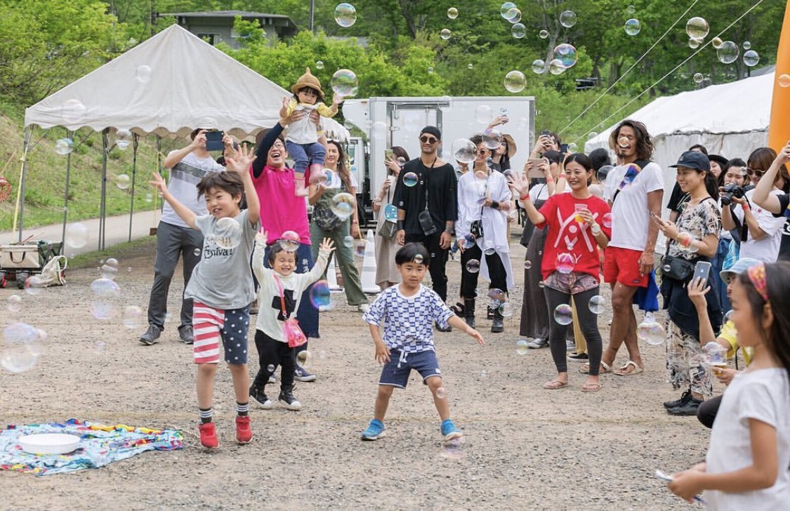 ginzanfestival's tweet photo. 2日目は朝から天候にも恵まれ、気持ちの良い1日の幕開けとなりました!!
.
#GINZANFESTIVAL #festival #music #銀山フェス #フェス #銀山平 #奥只見湖 #野外音楽フェス #キャンプインフェス #キャンプ https://t.co/sEA7zCvC1u