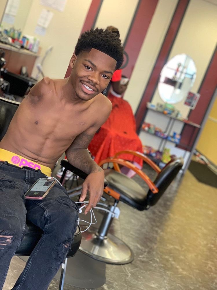 use to be embarrassed of these scars .... then I stopped giving a fuck 🚫🧢🤷🏽‍♂️💯🥶 best thing I ever did 🤑🦅🖤 ... #GOAT