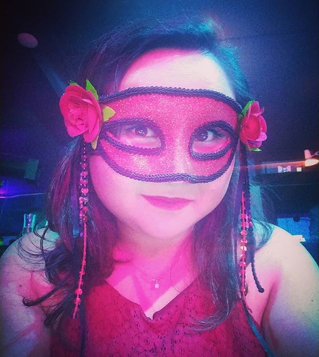 SallyLai321's tweet photo. #masqueradeball #dressup #looksharp #saturdaynightout #roses #theatre https://t.co/SkwNlI406t https://t.co/RE5fPkw3iI