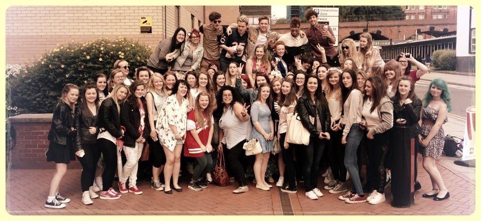 IAmJJThompson's tweet photo. 7 years ago. Manchester. 😍 🐝 

Can’t wait to have one last crack on the 21st December with the rest of the Kingsland Road boys! https://t.co/zRK6rj43bA