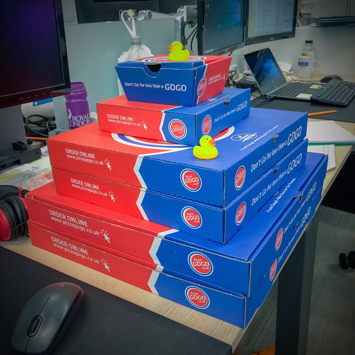 packetbroadcast's tweet image. There a few things better than a pyramid of pizza. Thanks @mikechislett!