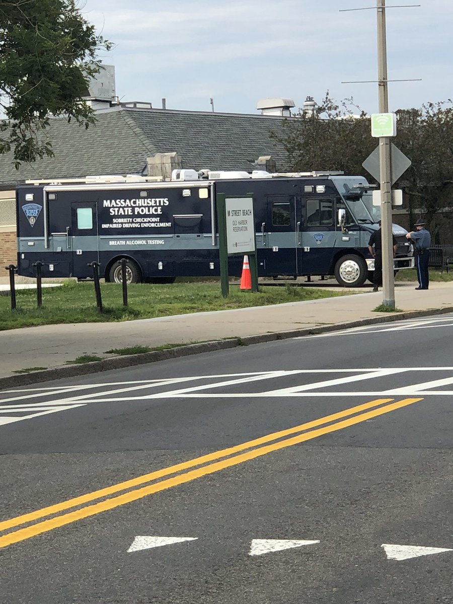 FHKnipp's tweet image. Looks like some heavy beach drinking enforcement going down today at #mstreetbeach #southboston #southie @maureencaught @universalhub