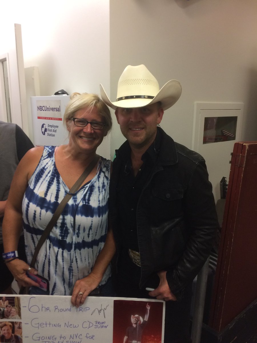 tmyndas's tweet photo. Road trip today to @kegscanalside for @JustinColeMoore music on tap #LateNightsAndLongNecks and @rickmonroe #SmokeOutTheWindow #BringingVenison ❤️😎 https://t.co/gpnGpRvWVb