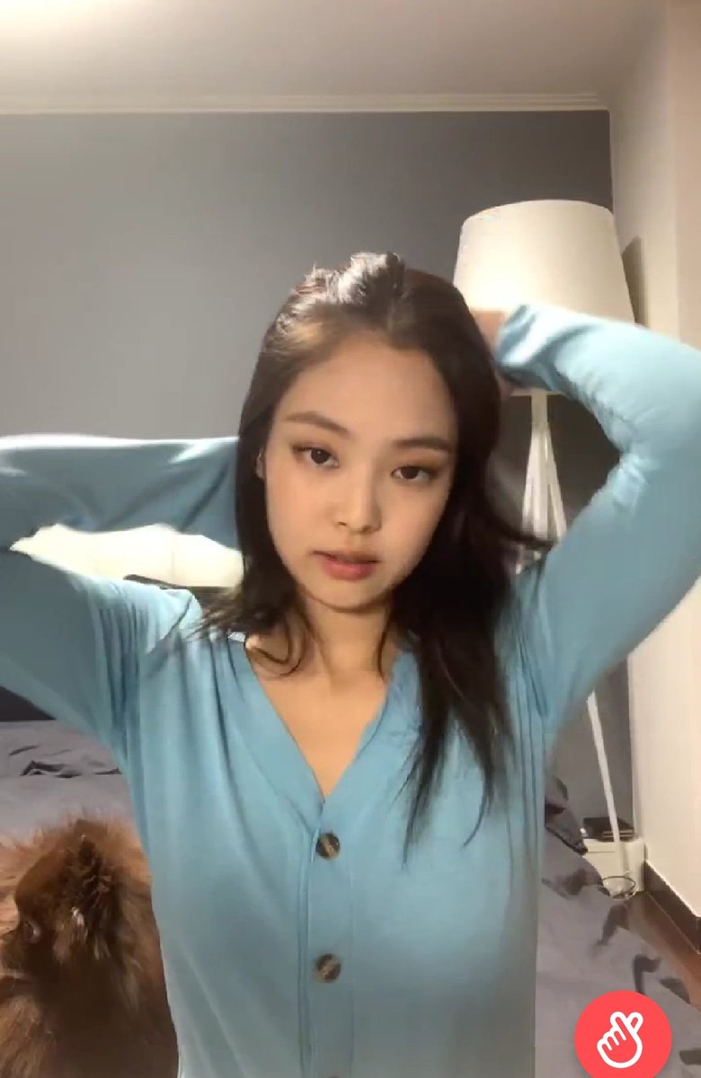 YoonsicaFSR's tweet photo. มูฟออนไม่ได้ และจะไม่มูฟ #JENNIE https://t.co/pMgWZFOdzn