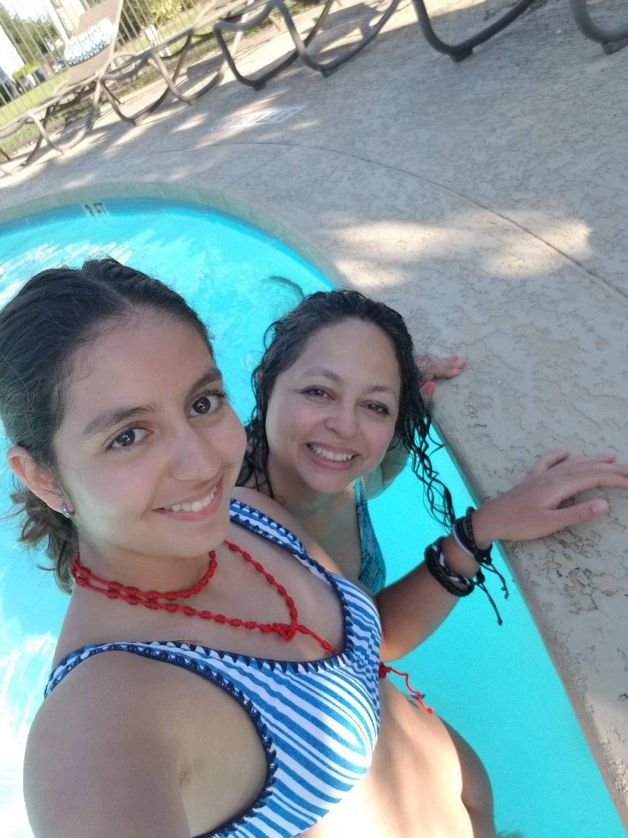 Pool selfie #usesummer #stallionsdeserveit