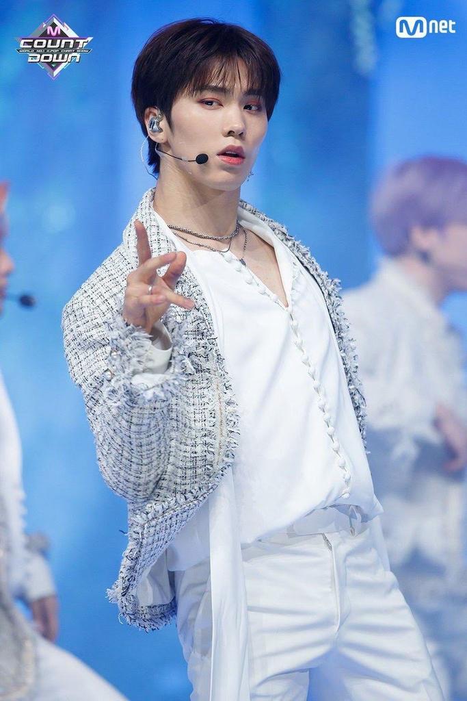 his stage presence is SOMETHING ELSE. he KNOWS what he's doing and he never fails to deliver. a simple eye glance, a wrist flick, the way the corner of his mouth lifts to form a deadly smirk. give this boy the spotlight he needs. talent like his shouldnt be slept on