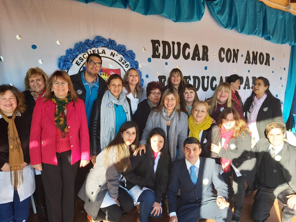 En representación de <a href="/mariluleverberg/">Stella M Leverberg</a> y <a href="/udpm_misiones/">UDPM</a>  con <a href="/DoraSGallardo/">DoraGallardo</a> y delegación Eldorado estuvimos acompañando en acto 70 aniversario Escuela 326. #cercadeloscolegas
