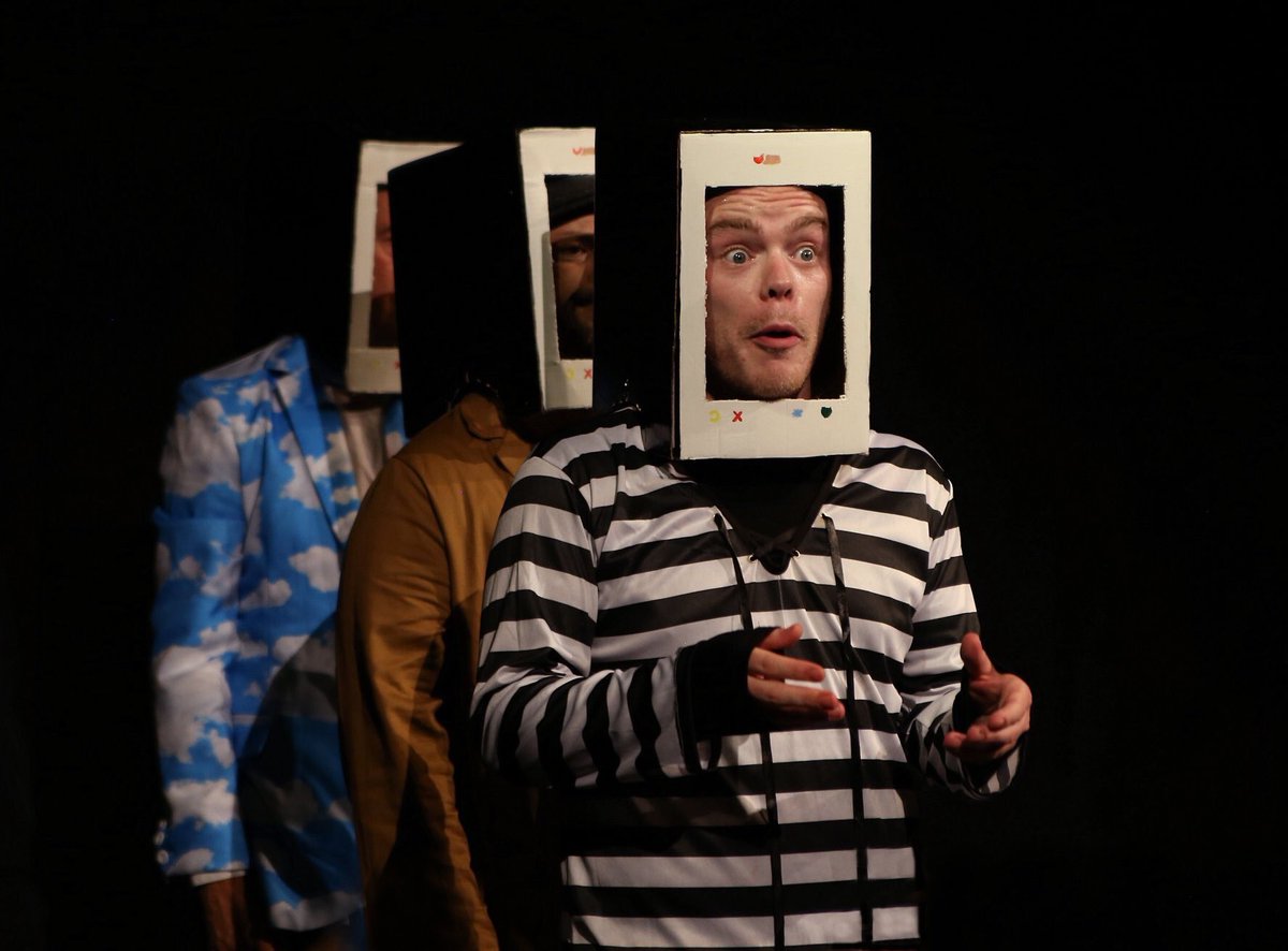 writers_reign's tweet image. Check out these fantastic shots from one of our shows! Big thanks to Shay Rowan from @GMFringe for taking them! ‘MY FITBIT CALLED ME A FAT BITCH!’ July, 2019 #fatbit #technology #spokenword #comedy #fringetheatre #theatre #tinder #buffering #sexbot #troll