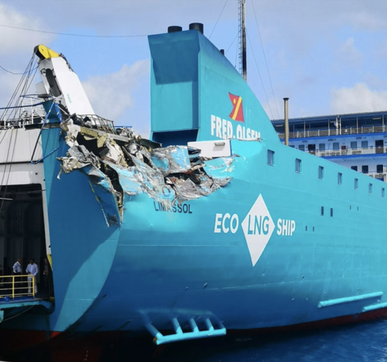 Collision dans le détroit de Gibraltar entre un ferry et un navire porte-conteneurs
jeunemarine.fr/breves/collisi…