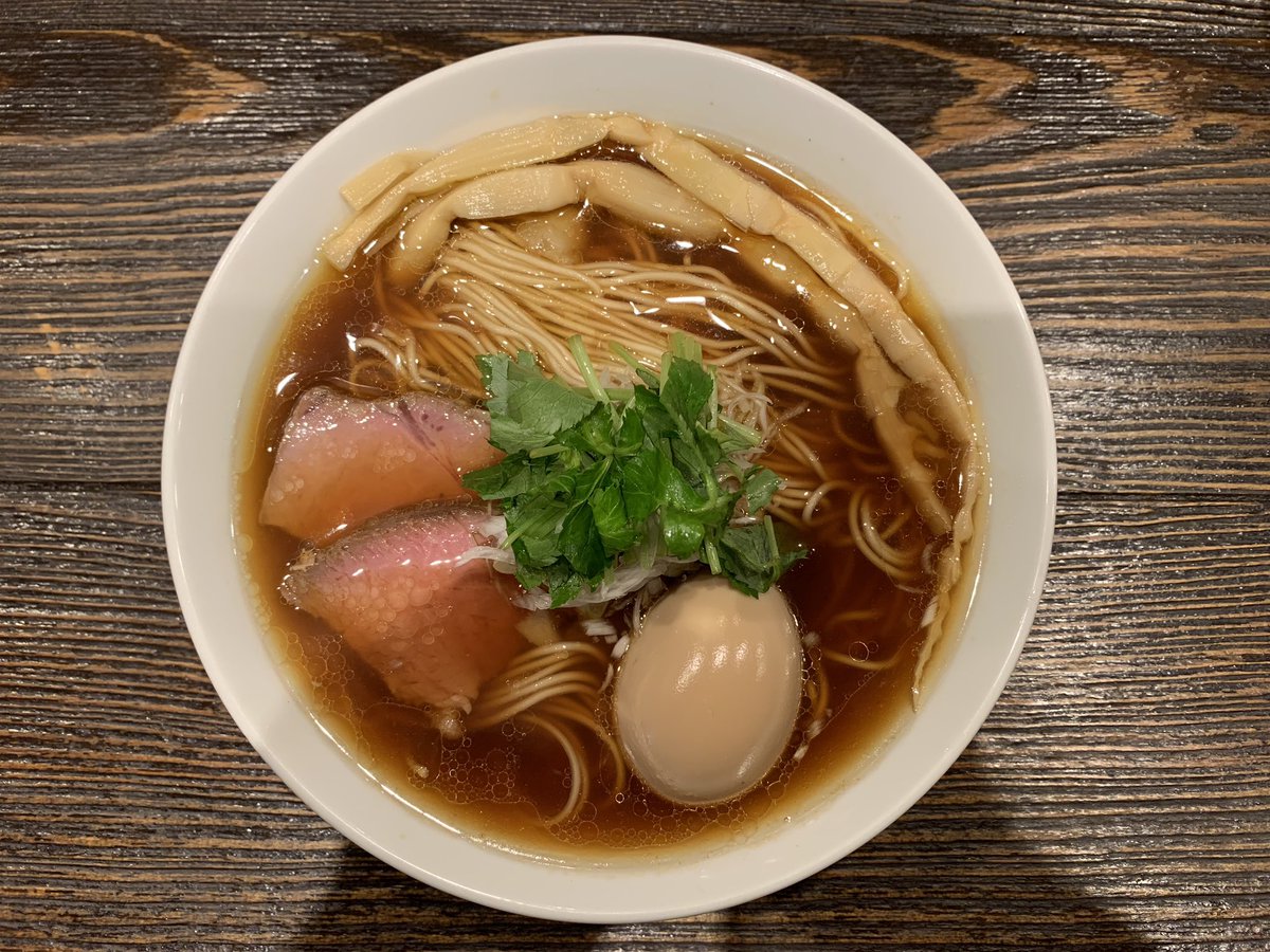 まーくん Go To Eat Ramen 中華そば 向日葵 井の頭公園 味玉中華そば しょうゆ 8 3夜 店名由来は長渕剛のシングルから 女性店主らしく可愛らしい小さな店 無化調 大山鶏のスープに吉備黄金鶏の鶏油 醤油ダレはかなり濃いめ 三河屋製麺の中細麺