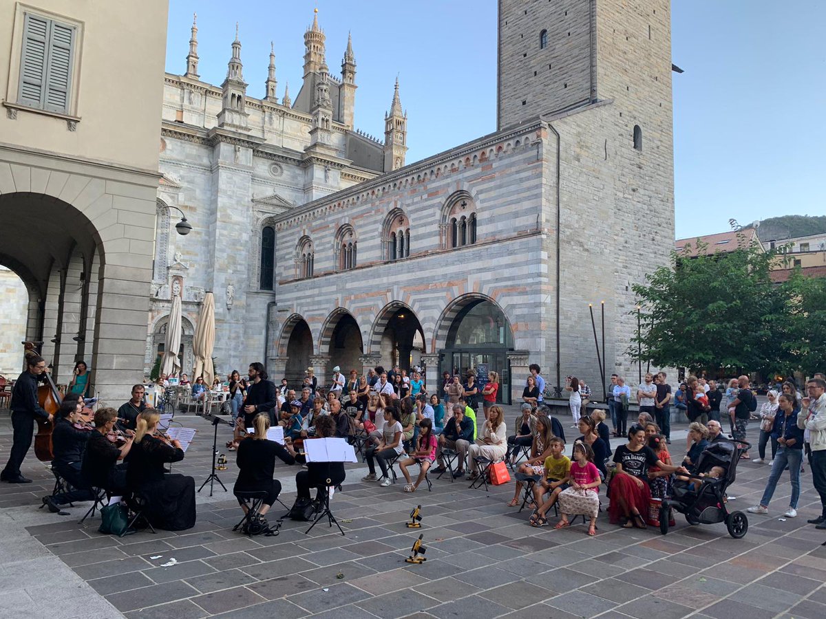bellagiofest's tweet photo. Sapevate che il @bellagiofest si sdoppia? A #como la #bellagiofestivalorchestra é protagonista di #takeaseat e della rassegna AcCOMOdatevi https://t.co/WJpQDimodI